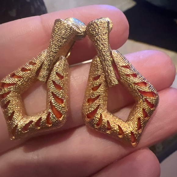 Sarah Coventry Jewelry - Elegant Gold and Orange Geometric Earrings